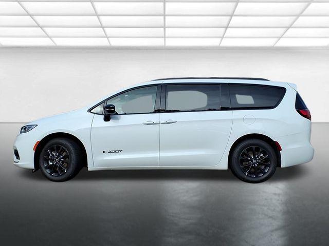new 2025 Chrysler Pacifica car, priced at $44,765