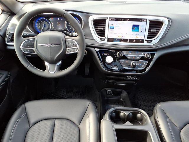new 2025 Chrysler Pacifica car, priced at $44,765