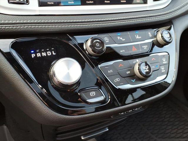 new 2025 Chrysler Pacifica car, priced at $44,765