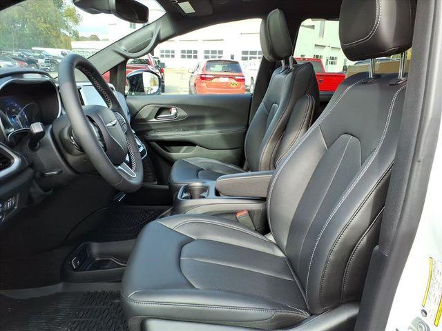 new 2025 Chrysler Pacifica car, priced at $44,765