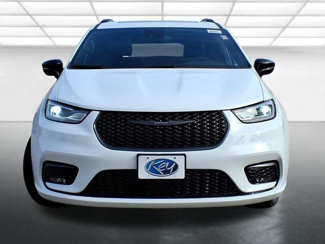 new 2025 Chrysler Pacifica car, priced at $44,765