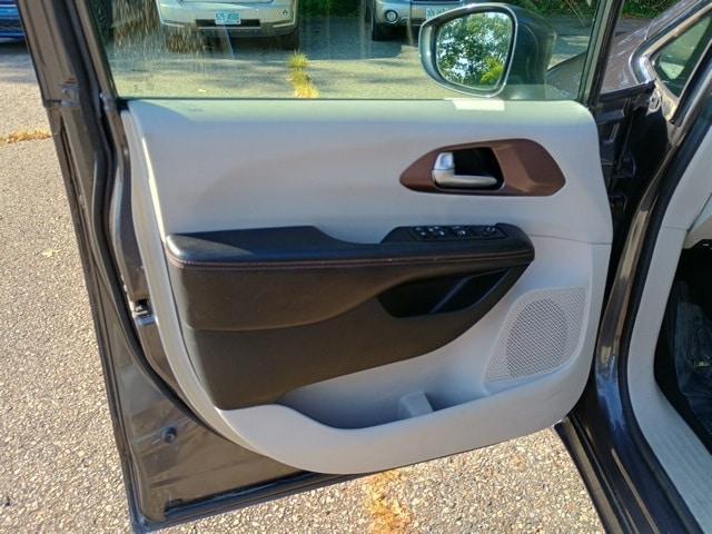 used 2018 Chrysler Pacifica car, priced at $11,425