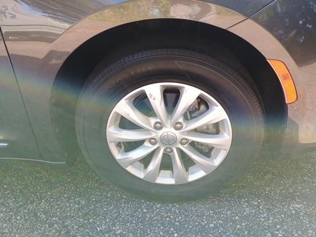 used 2018 Chrysler Pacifica car, priced at $11,425
