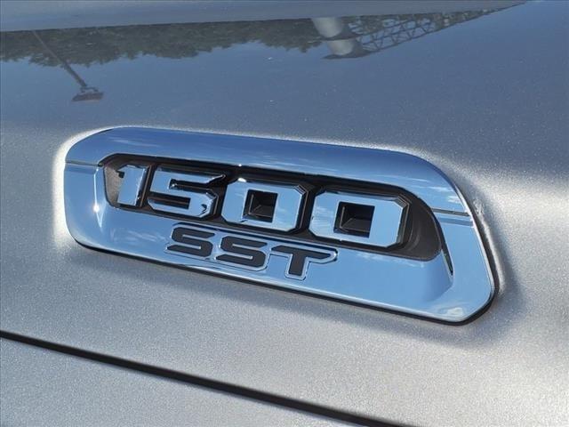 new 2025 Ram 1500 car, priced at $61,638