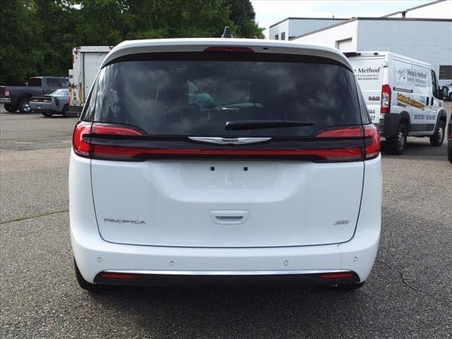 new 2024 Chrysler Pacifica car, priced at $39,882