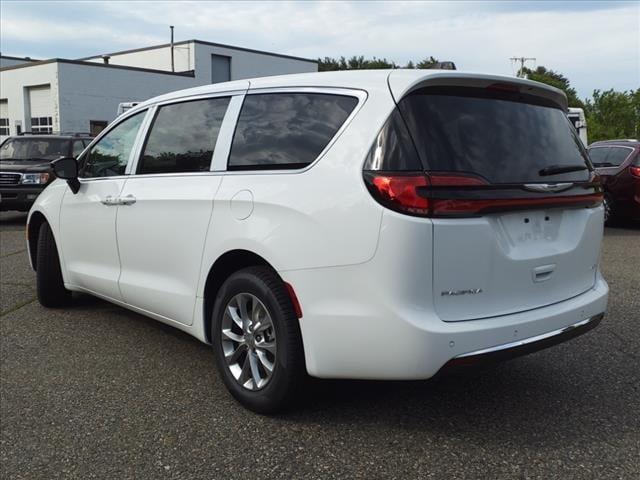 new 2024 Chrysler Pacifica car, priced at $39,882