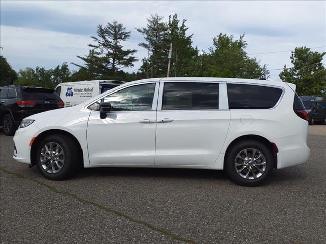 new 2024 Chrysler Pacifica car, priced at $39,882