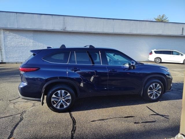 used 2020 Toyota Highlander car, priced at $26,999