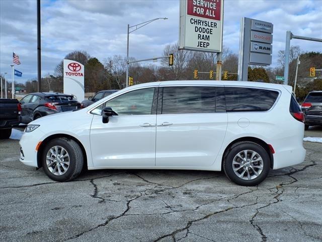 new 2025 Chrysler Pacifica car, priced at $44,346