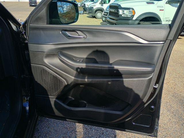 used 2024 Jeep Grand Cherokee car, priced at $31,704