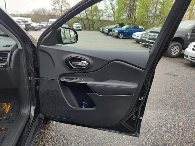 used 2023 Jeep Cherokee car, priced at $22,795