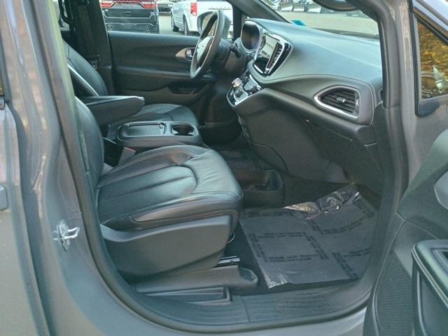 used 2022 Chrysler Pacifica car, priced at $26,995
