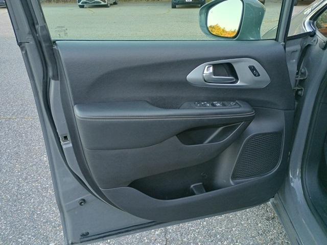 used 2022 Chrysler Pacifica car, priced at $26,995