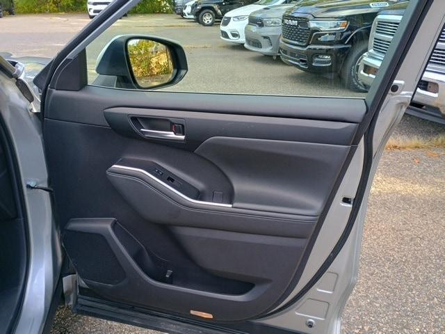 used 2023 Toyota Highlander car, priced at $33,795