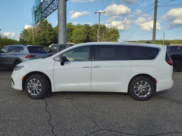 new 2024 Chrysler Pacifica car, priced at $39,303