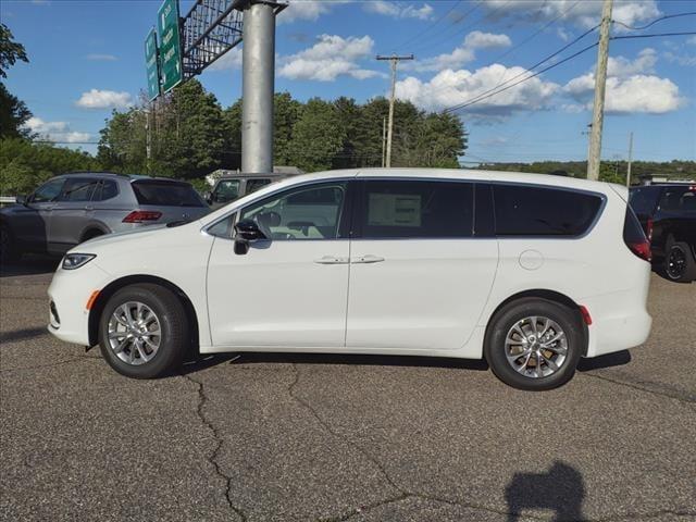 new 2024 Chrysler Pacifica car, priced at $39,303