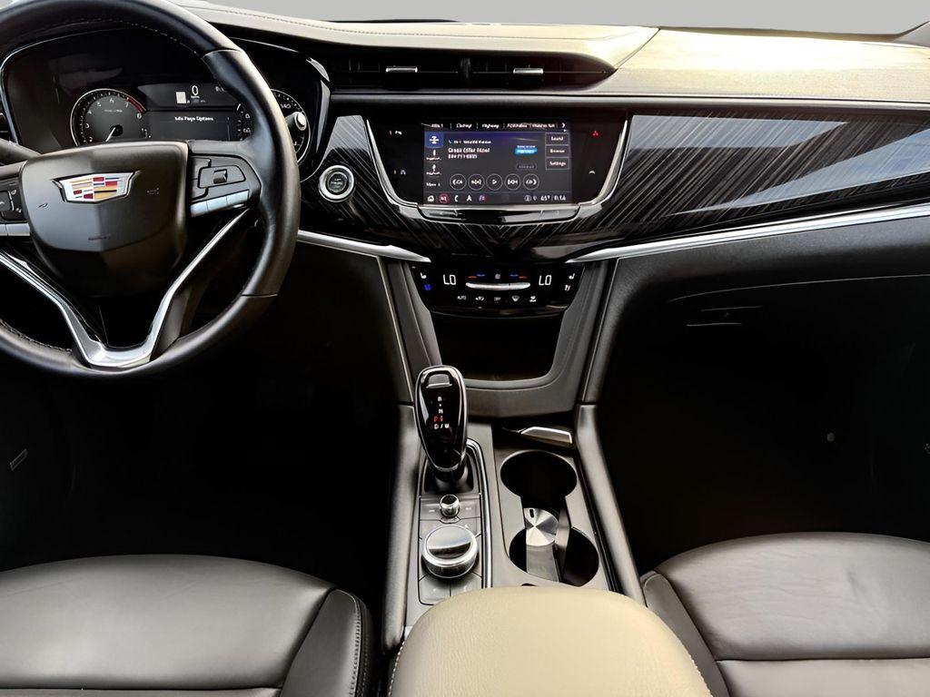 used 2025 Cadillac XT6 car, priced at $47,626