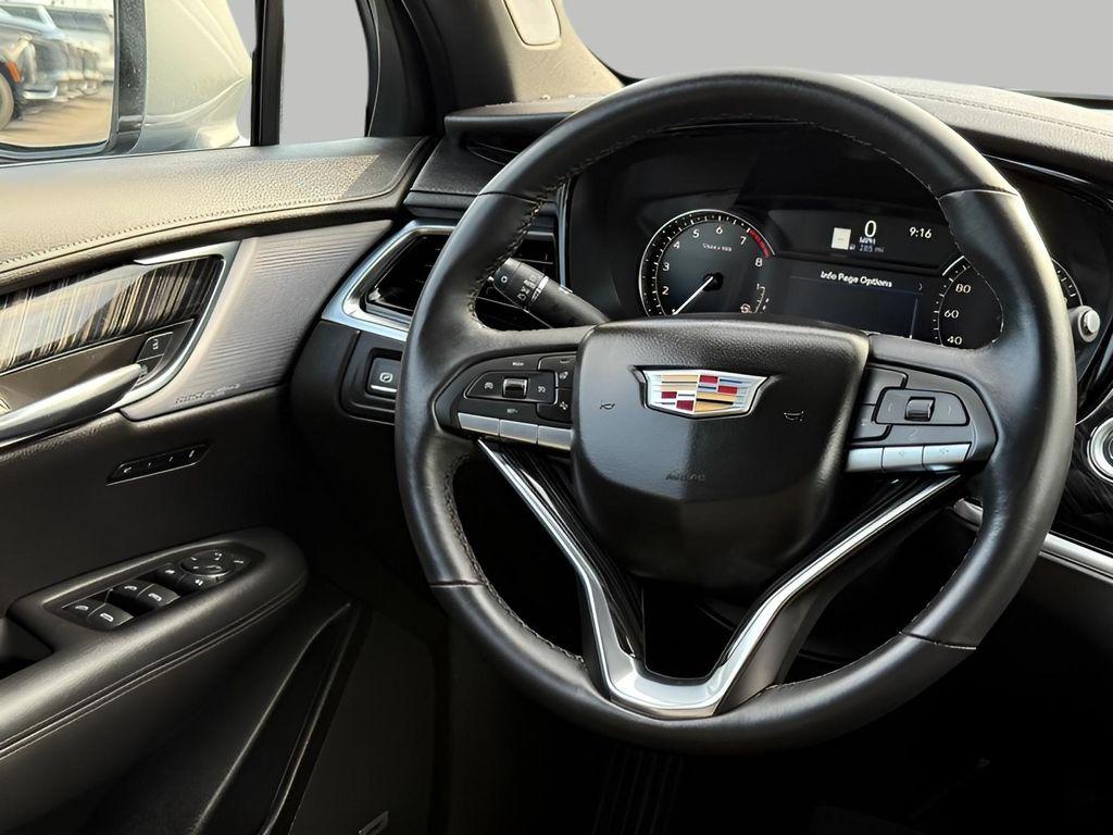 used 2025 Cadillac XT6 car, priced at $47,626
