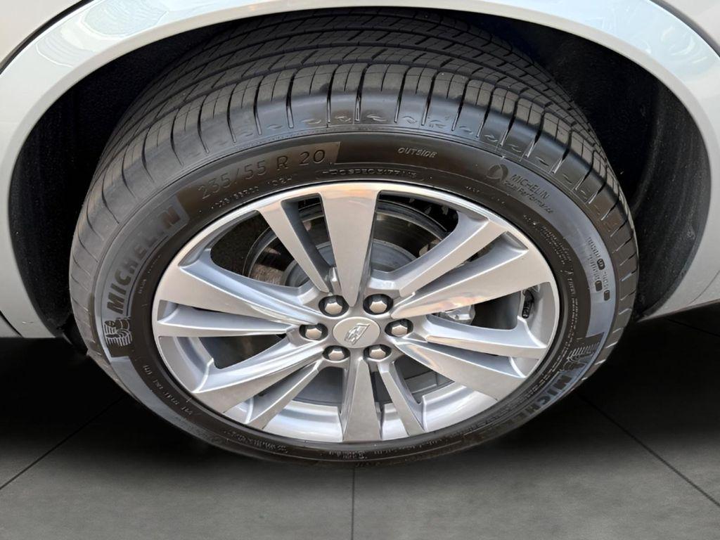 used 2025 Cadillac XT6 car, priced at $47,626