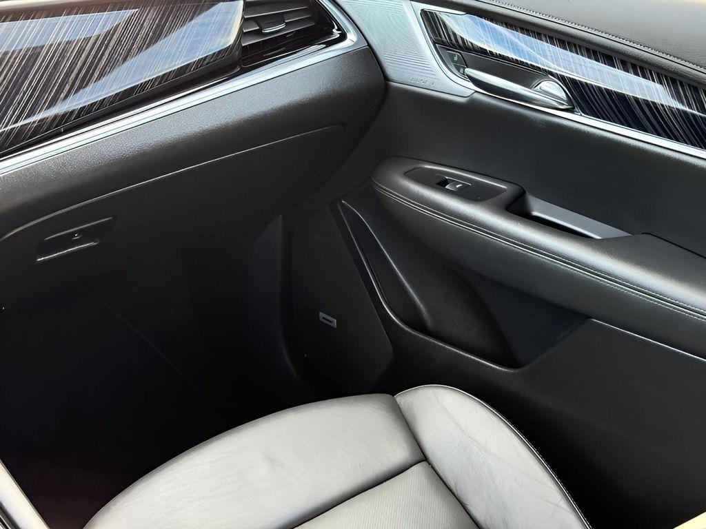 used 2025 Cadillac XT6 car, priced at $47,626