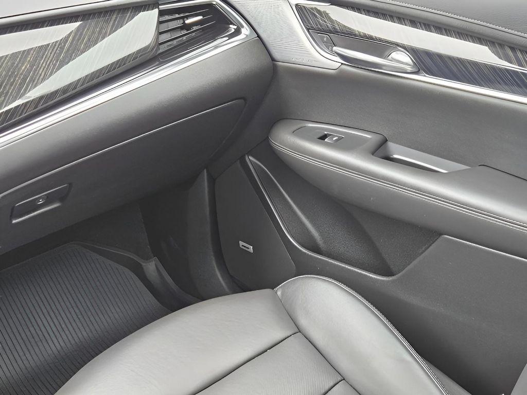 used 2021 Cadillac XT6 car, priced at $31,638