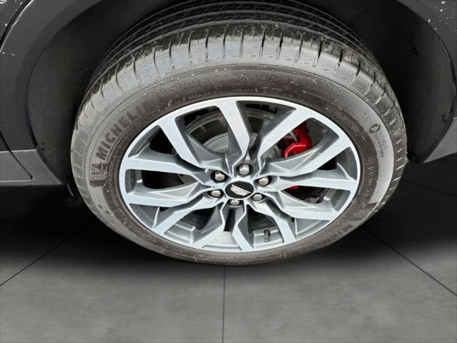 used 2024 Cadillac XT5 car, priced at $41,411