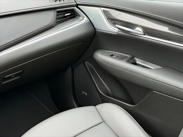used 2024 Cadillac XT5 car, priced at $41,411