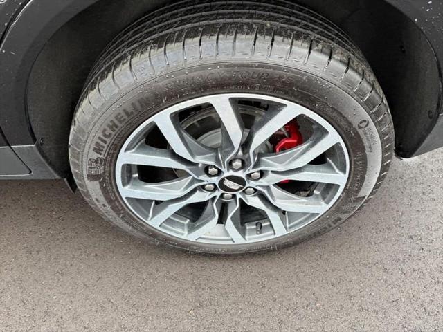 used 2024 Cadillac XT5 car, priced at $41,997
