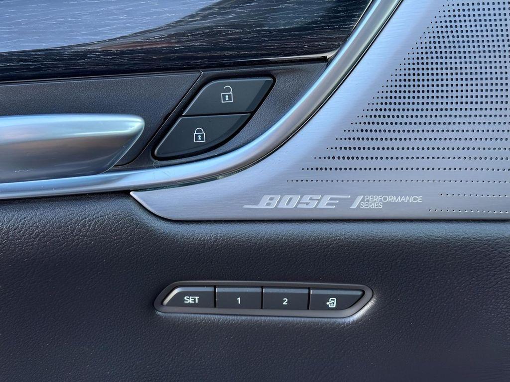 used 2021 Cadillac XT5 car, priced at $28,148