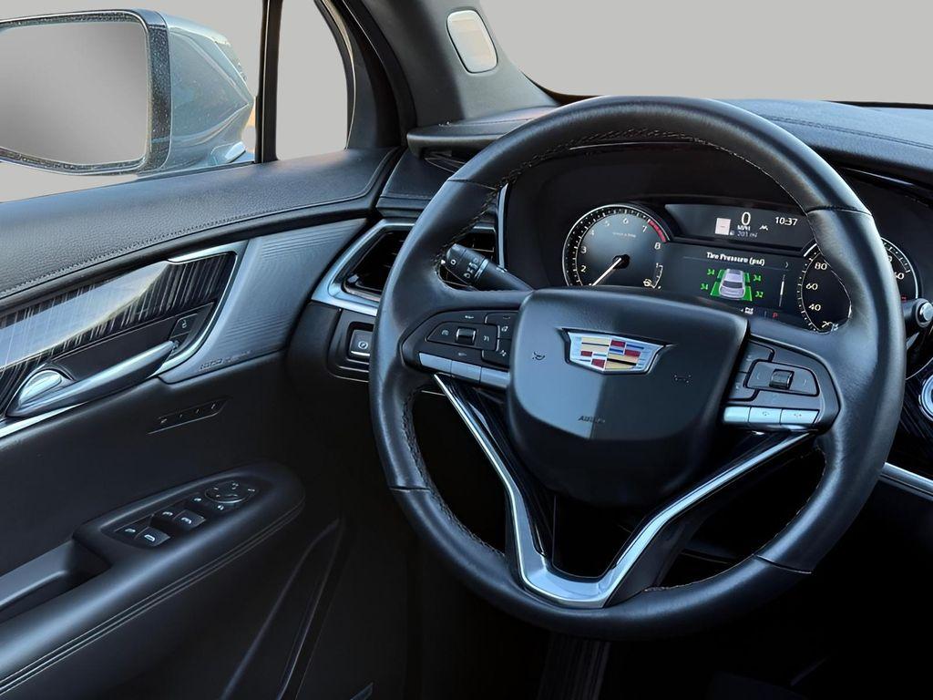 used 2025 Cadillac XT6 car, priced at $43,315