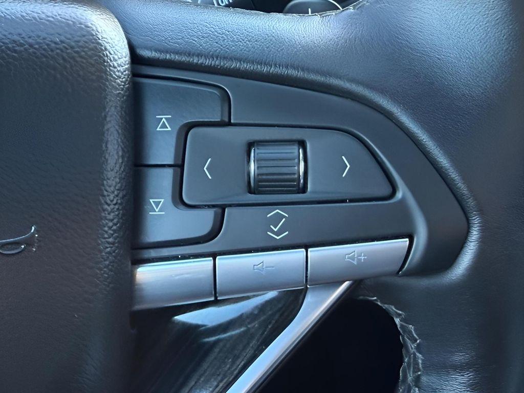 used 2025 Cadillac XT6 car, priced at $43,315