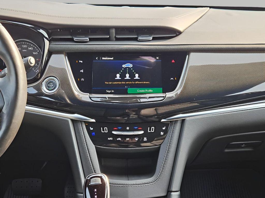 used 2025 Cadillac XT6 car, priced at $53,366
