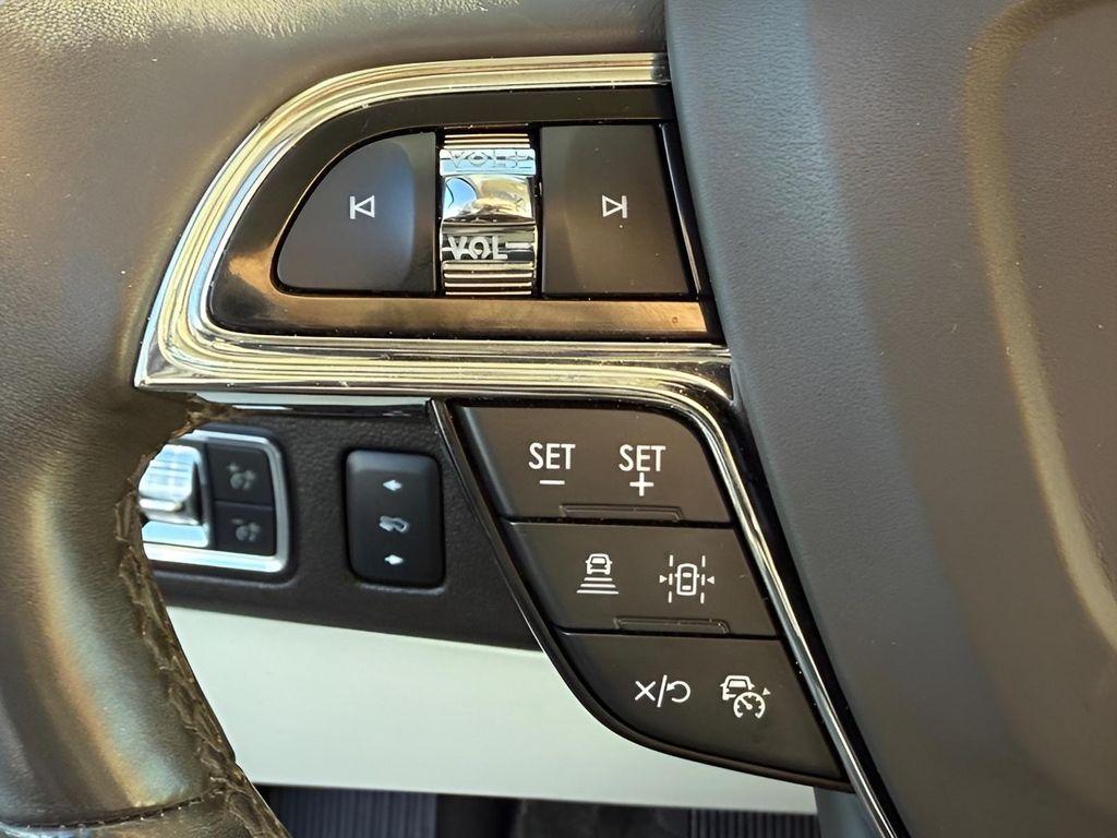 used 2022 Lincoln Navigator car, priced at $58,148