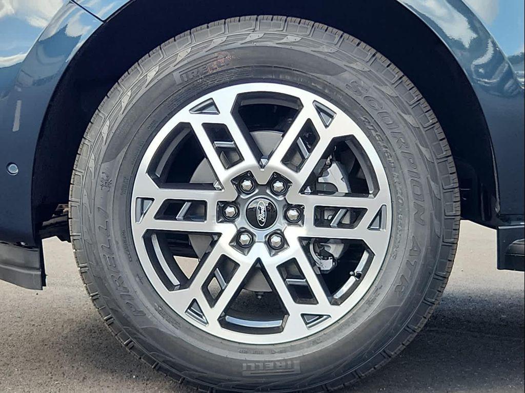 new 2025 Ford Expedition car, priced at $74,675