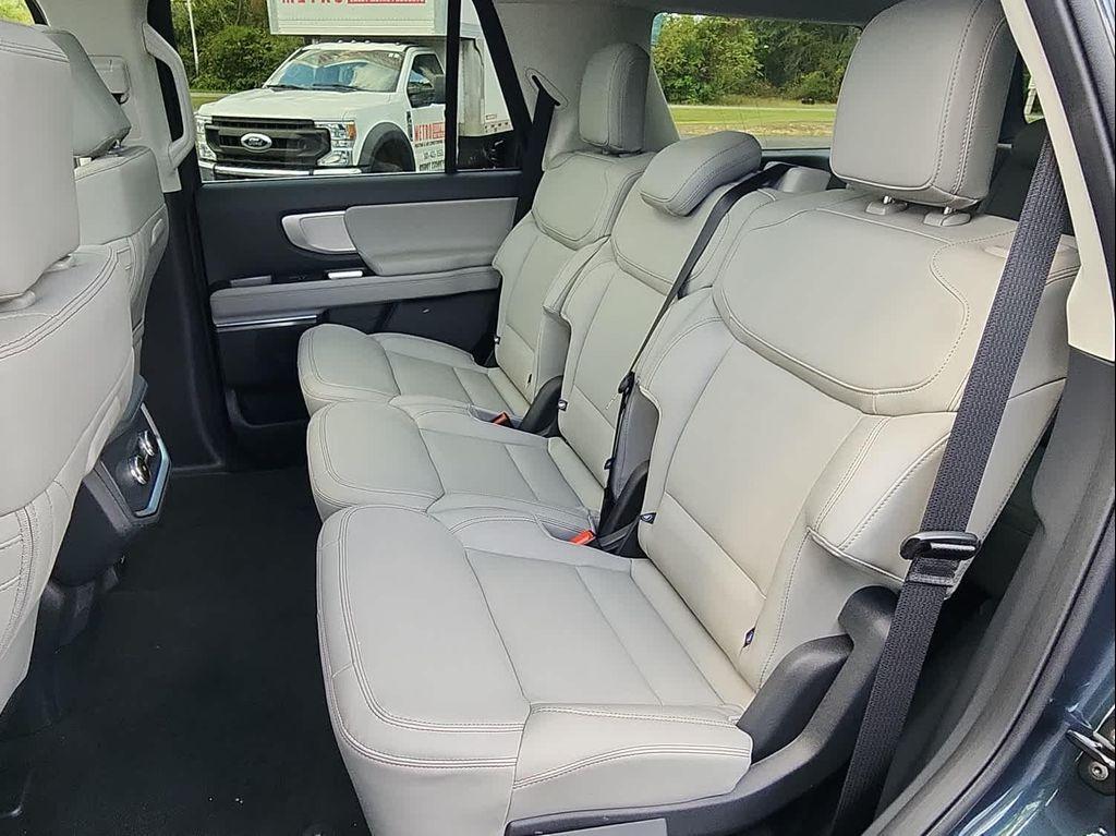 new 2025 Ford Expedition car, priced at $74,675