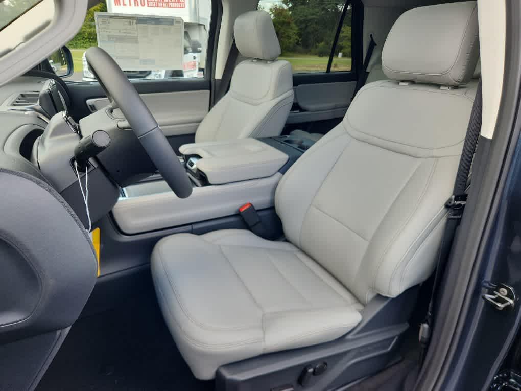 new 2025 Ford Expedition car, priced at $74,675