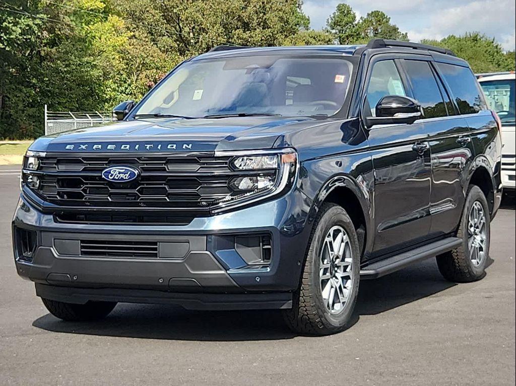 new 2025 Ford Expedition car, priced at $74,675