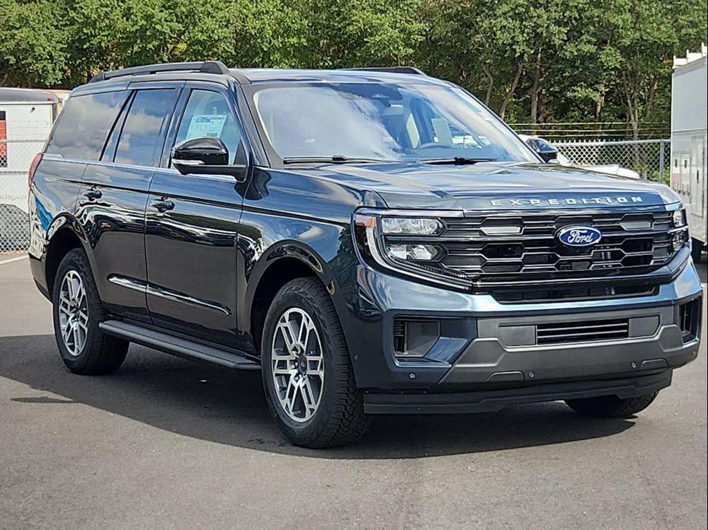 new 2025 Ford Expedition car, priced at $74,675