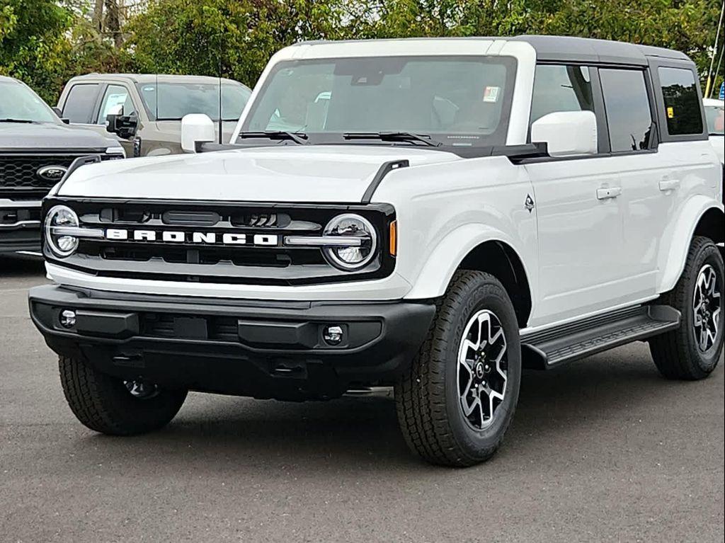 new 2025 Ford Bronco car, priced at $54,370
