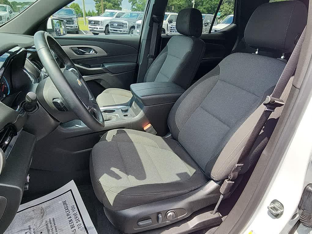used 2023 Chevrolet Traverse car, priced at $32,800