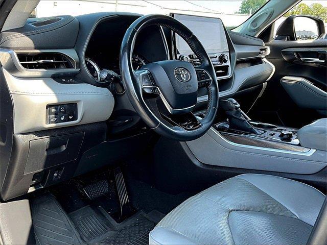 used 2020 Toyota Highlander car, priced at $30,893
