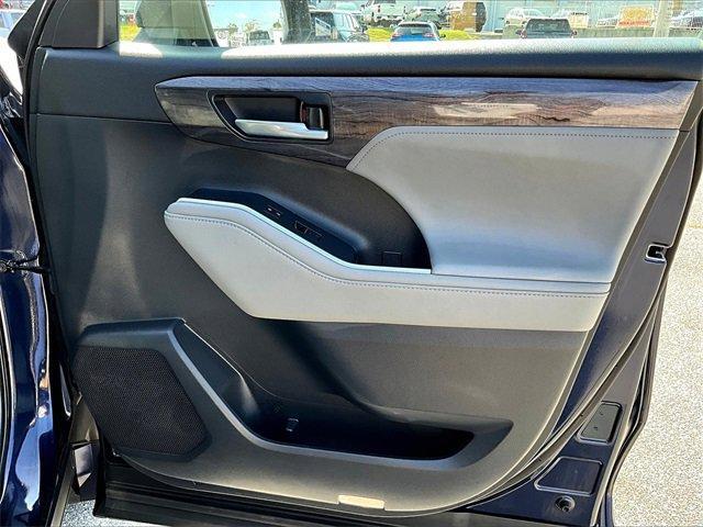 used 2020 Toyota Highlander car, priced at $30,893