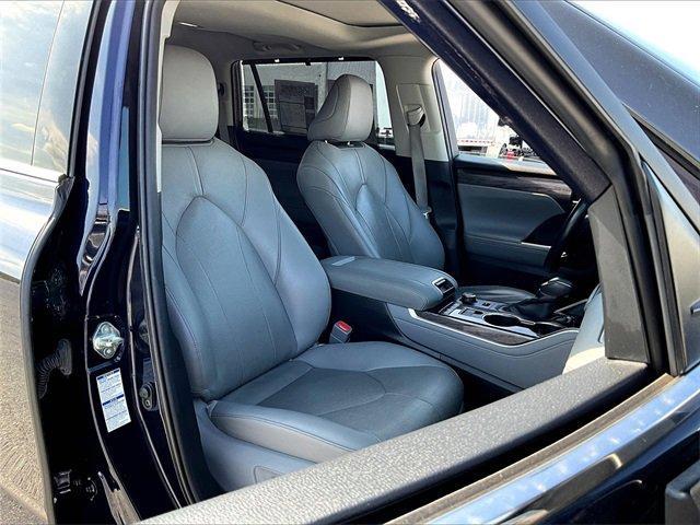 used 2020 Toyota Highlander car, priced at $30,893