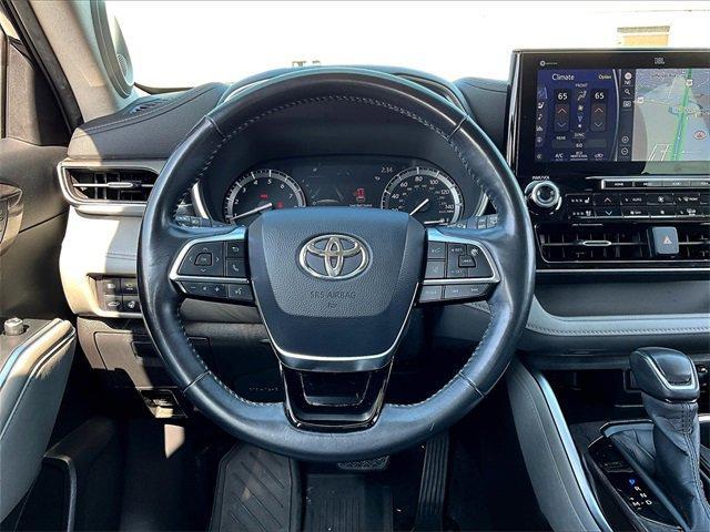 used 2020 Toyota Highlander car, priced at $30,893