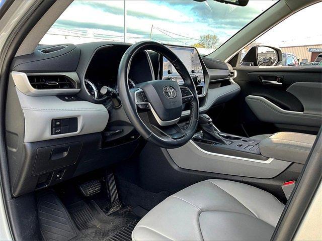 used 2022 Toyota Highlander car, priced at $33,985