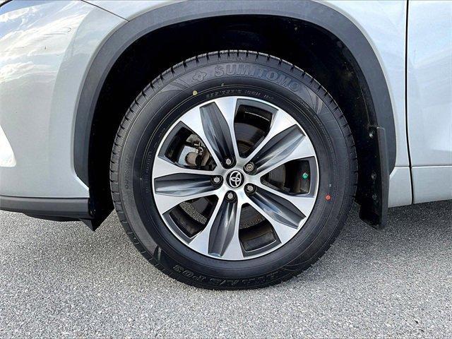 used 2022 Toyota Highlander car, priced at $33,985