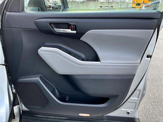 used 2022 Toyota Highlander car, priced at $33,985