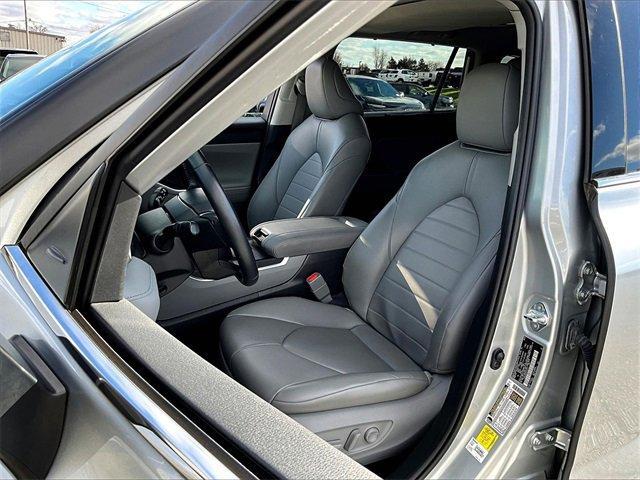 used 2022 Toyota Highlander car, priced at $33,985