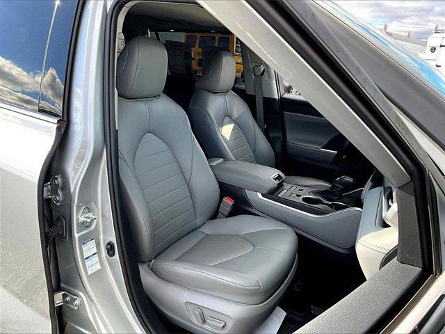 used 2022 Toyota Highlander car, priced at $33,985