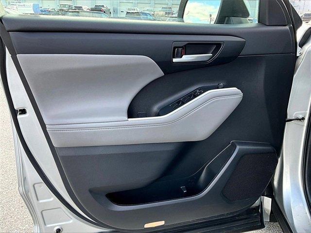 used 2022 Toyota Highlander car, priced at $33,985